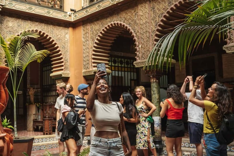 Private Lisbon Food Tour in Baixa with Wine & Local Delights - Rua da Madalena: The Bifana and the Joy of Small Choices
