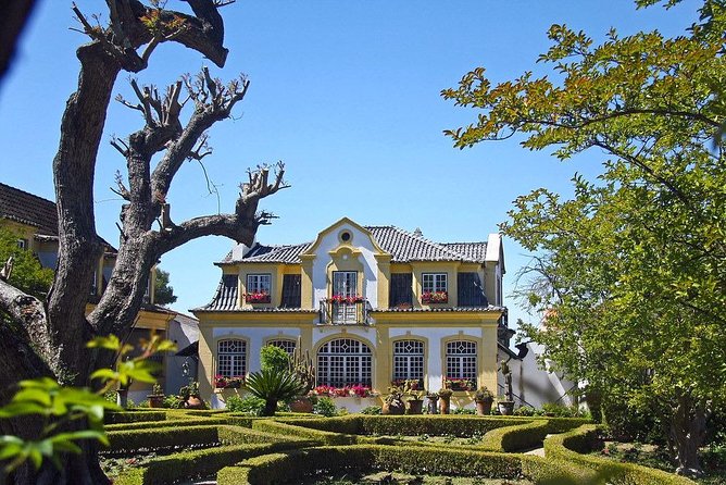 Private Lisbon wine tasting tour in the Setubal region - Cristo Rei sanctuary for a free pause and Lisbon overlook time