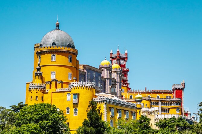 Private Local Sintra Tour: Palaces & Coast by Classic Car or Jeep - Azenhas do Mar: local beach vibes and Atlantic mood