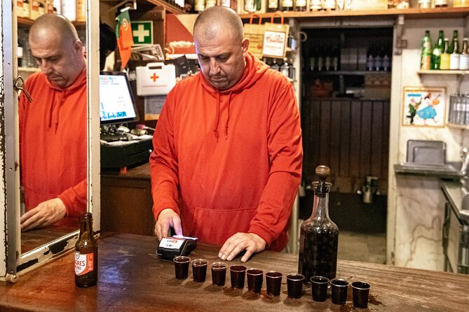 Private Night Bar Crawl in Lisbon with Local Guide and Drinks - A 8:00 pm meeting at Largo do Carmo, with drinks right away