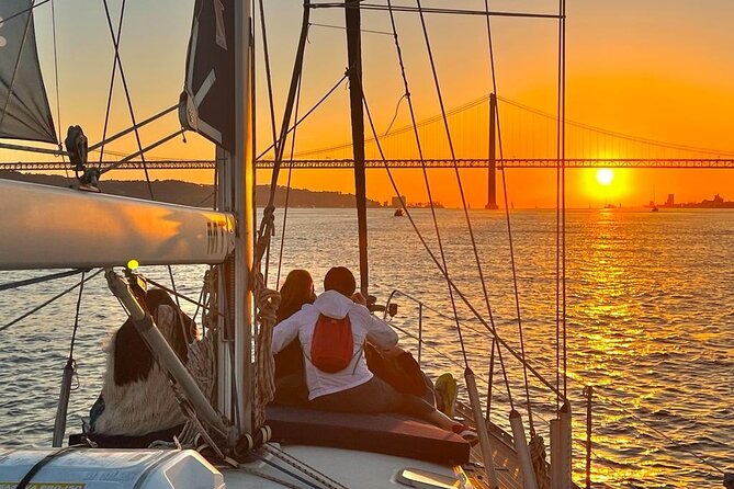 Private Relaxing Sunset Tour along the Tagus River - Wine, Cheese, and Blankets, Plus a Real Skipper