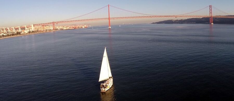 Private Romantic cruise with sparkling wine- 2-Hour- Lisbon - Why a 2-hour Tagus cruise feels like a Lisbon shortcut