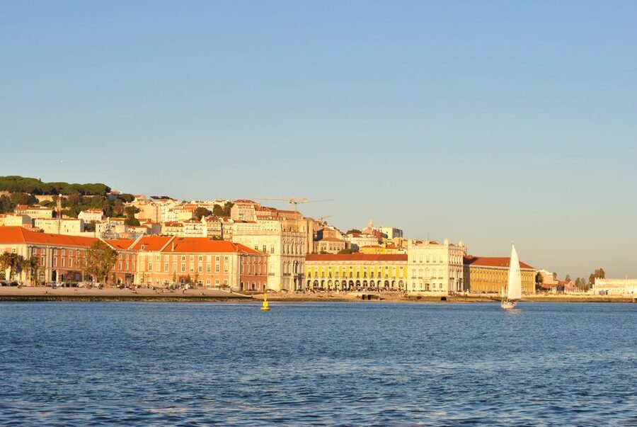 Private Romantic cruise with sparkling wine- 2-Hour- Lisbon - Lisbon from the Tagus: the views that make the price make sense