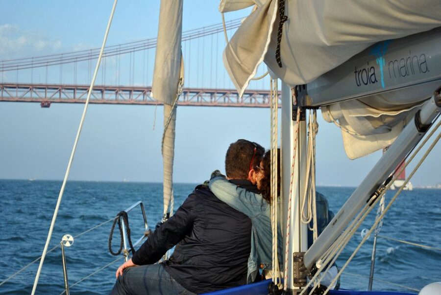 Private Romantic cruise with sparkling wine- 2-Hour- Lisbon - Who this is best for, and who should pass