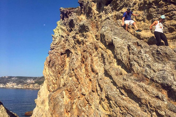 Private Safari Tour to Espichel Cape & West Coast Wild Beaches - What guides do best: stories, jokes, and keeping the day on track