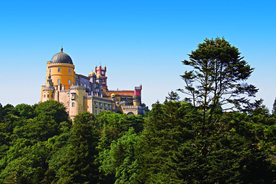 Private Sintra Half Day Tour - Walking the historical village center before the big sights