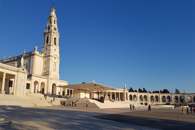 Private Small Groups Tour Fátima Full Day - Basilica de Nossa Senhora do Rosário: the main stop where everything feels anchored
