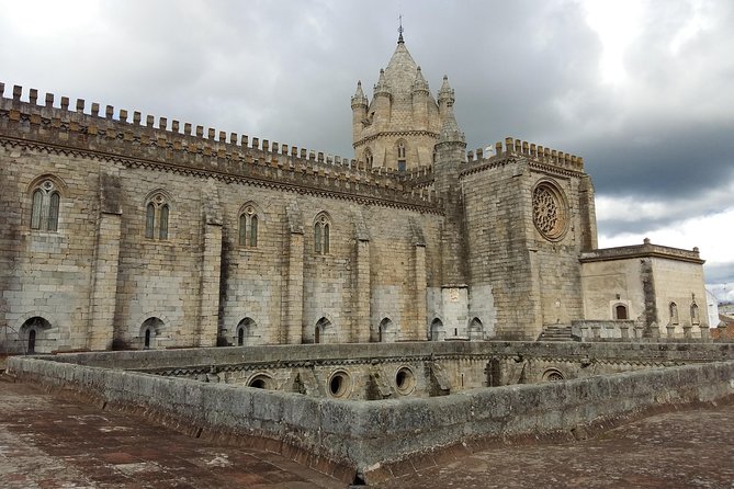 Private Tour Évora - Wine Tasting - Beautiful Medieval Village of Monsaraz - Capela dos Ossos (Bones Chapel), an intense stop you should mentally prepare for