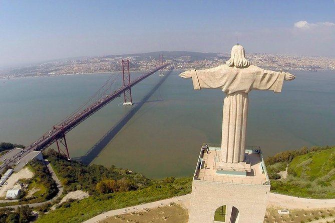 Private Tour for 1 to 8 people: Cristo Rei, Palmela, Setúbal, Arrábida, Sesimbra - Meeting in Lisbon and Riding Comfortably All Day