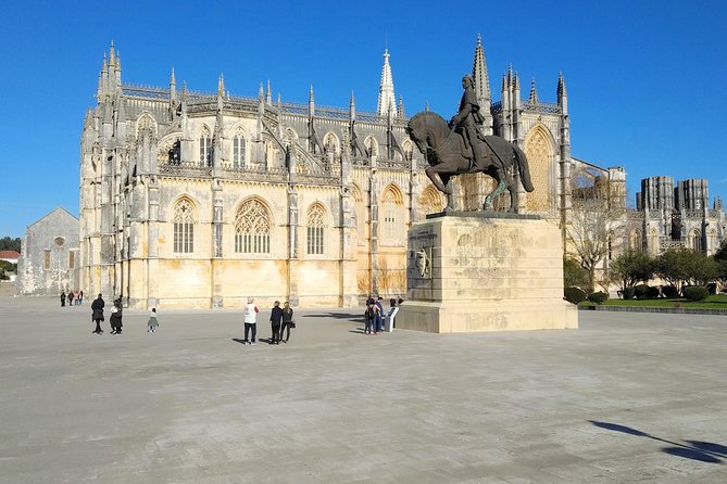 Private tour for 1 to 8 people: Fátima, Batalha, Nazaré and Óbidos - A Private Lisbon Day With Four Stops You Can Actually Enjoy