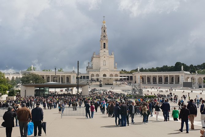 Private Tour Full Day Fátima - Porto - Óbidos - from Lisbon - Your private driver-guide in an air-conditioned minivan