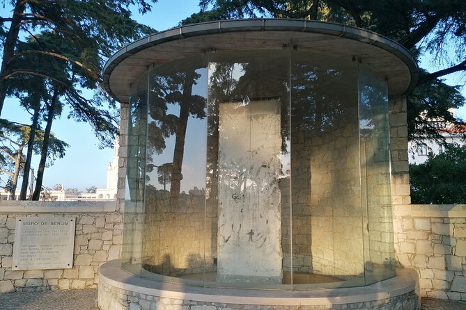 Private Tour to Fatima, Batalha, Nazare and Obidos from Lisbon - Óbidos Walk: Walled Streets, Old Stones, and Fast Medieval Atmosphere