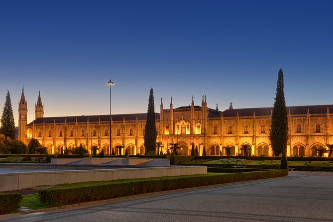 Private tour to Sintra and Lisbon City Full Day - Tickets, entry fees, and meals: the stuff you do not want to skip