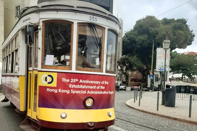 Private tuk tuk tour through the historic center of Lisbon - Stop 1: Lisbon Cathedral (Sé de Lisboa) and the love-luck detour