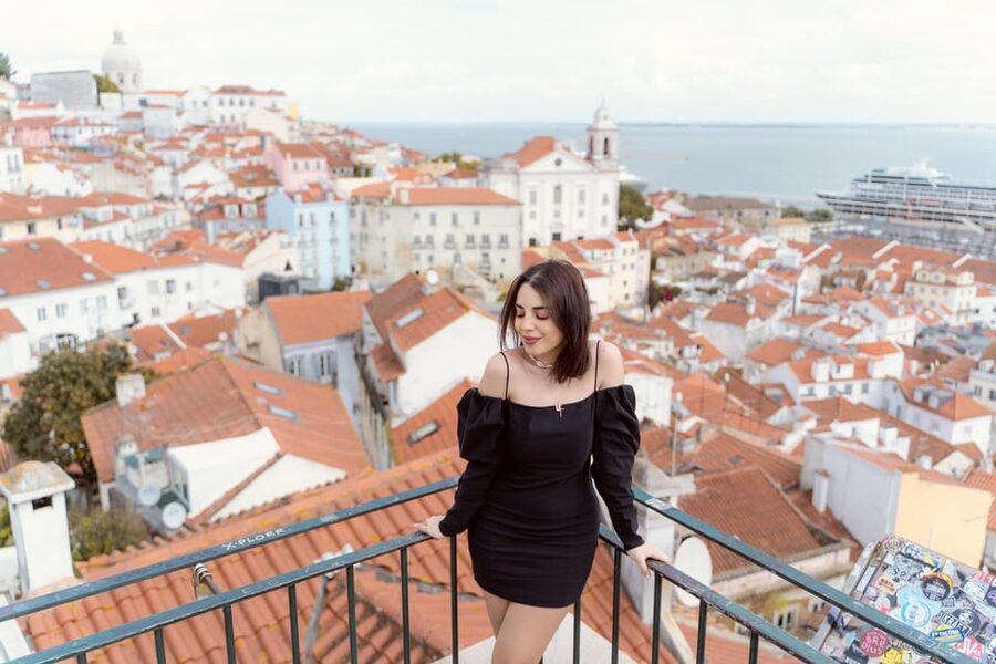 Romantic Photoshoot Experience for Couples in Lisbon - Who this Lisbon couples photoshoot suits best