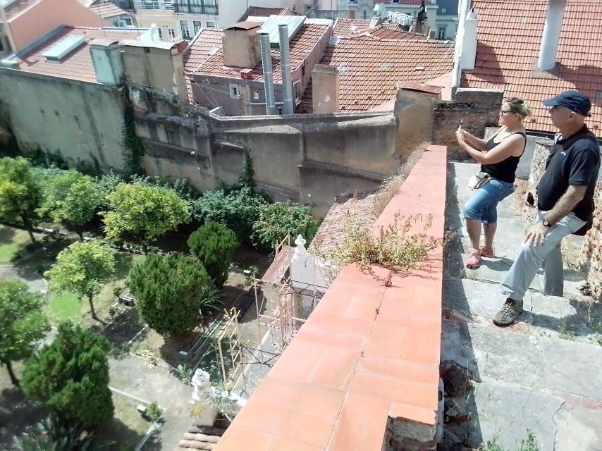 Secret Lisbon Walking Tour - A 2.5-hour Lisbon route built around “you can’t miss this”