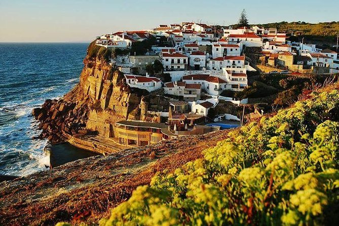 Sintra And Cascais Full-Day Tour with Local Guide - Sintra National Palace: A Classic Must-See, With Separate Tickets