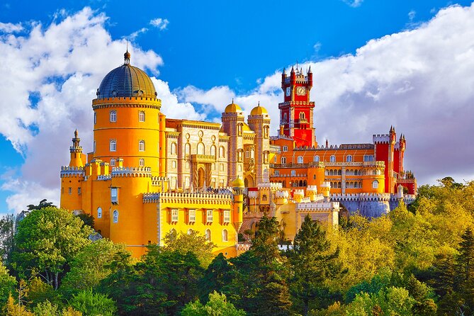Sintra and Cascais Small Group Tour from Lisbon - Stop 3, Cascais: lunch time plus a sea-town walk that feels human