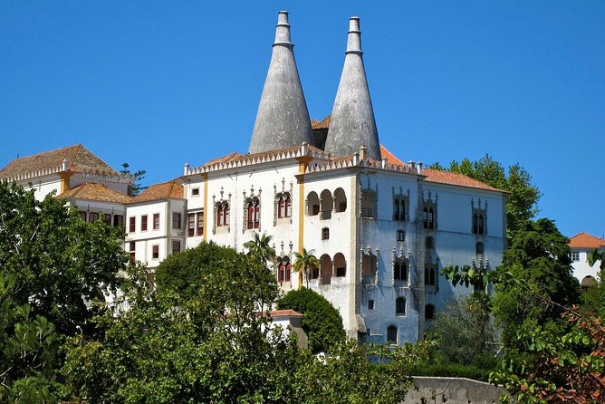 Sintra, Pena Palace, Quinta da Regaleira & Cascais Group Tour - Sintra village break: UNESCO streets and a lunch stop that saves time