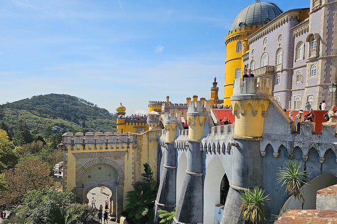Sintra, Pena Palace, Quinta da Regaleira & Cascais Group Tour - Guides and driving: what makes the day feel easy