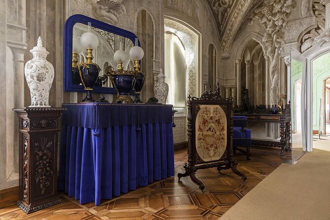 Sintra, Pena, Regaleira , and Cascais Guided Day Tour from Lisbon - Meeting in Lisbon at 8:00, and how the van keeps things moving