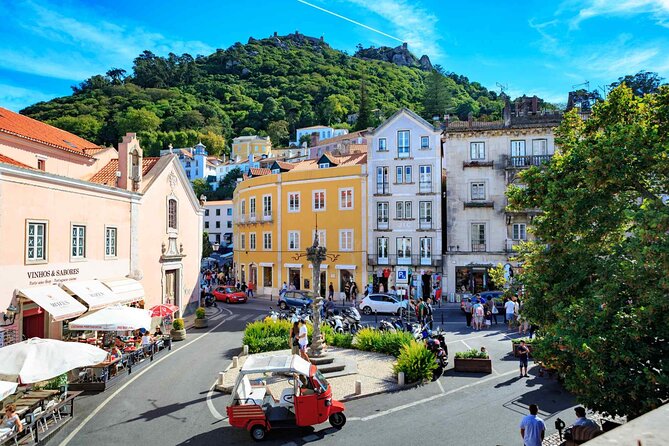 Sintra, Pena, Regaleira , and Cascais Guided Day Tour from Lisbon - Guides, languages, and group size: your real-world checklist