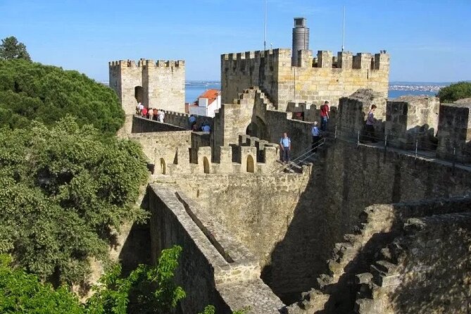 Skip the Line Ticket Castelo de S. Jorge - Meet Up at Travessa do Chão da Feira, Then Find Your Castle Entry