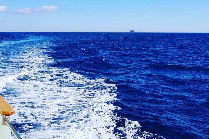 Sunset Cruise Lisbon | VIP Yacht Lisbon Party - Who should book this cruise?