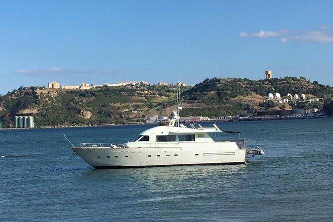 Sunset Cruise Lisbon | VIP Yacht Lisbon Party - VIP yacht party, music, food, and the staff that keeps it smooth
