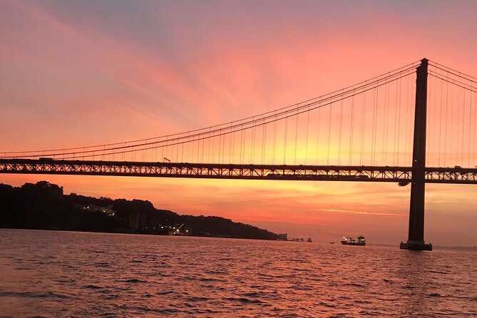 Sunset sailboat tour in Lisbon with green wine - What the crew adds, Carlos and Rodrigo’s style