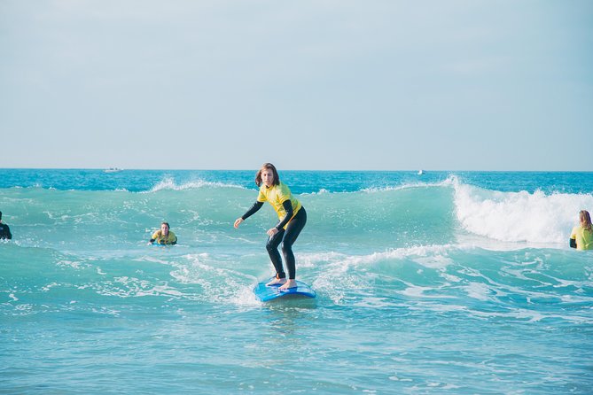 Surf Lesson with transfer - What actually happens during the lesson (and how to judge progress)