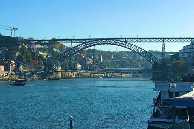 Transport Lisbon/Porto Porto/Lisbon with 2 optional stops - Óbidos, Nazaré, Fátima, or Aveiro, What Each Stop Offers