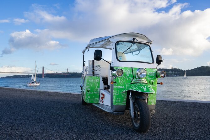 Tuk-tuk Bethlehem: An adventure DE tuk tuk you will never forget - Padrão dos Descobrimentos: learn the overseas story through sculpture