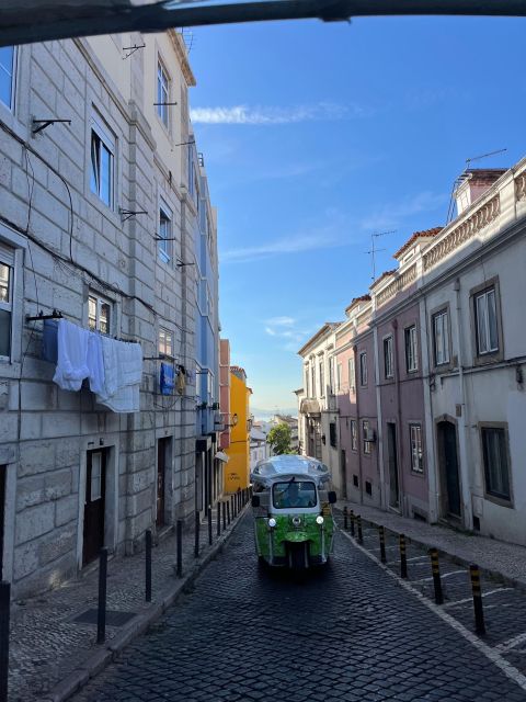 Tuk Tuk Lisbon: 3H00 Lisbon Charms - The ride setup: rainproof covers, blankets, and a speaker