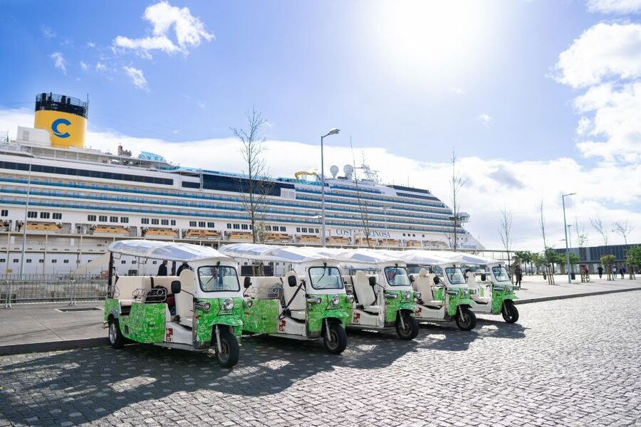 Tuk Tuk Lisbon: 3H00 Lisbon Charms - Baixa de Lisboa and Praça do Comércio: starting in the center of the story