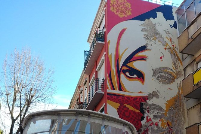 Tuk Tuk Lisbon: Exploring Urban Art - A tuk tuk route that makes street art readable