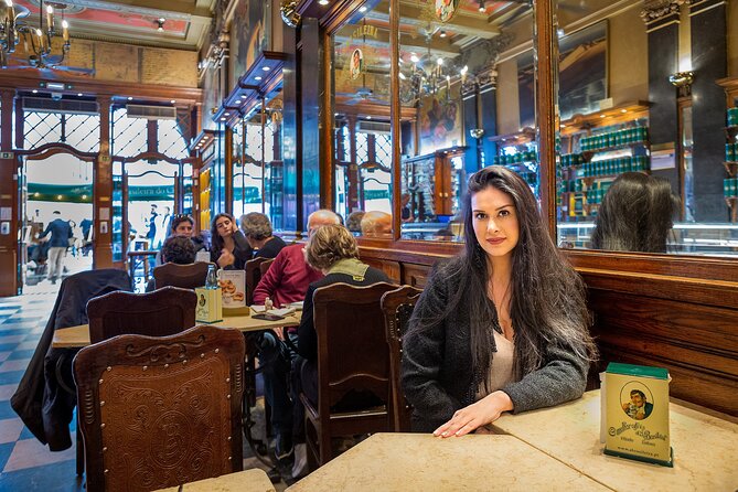 Vacation Photographer in Lisbon – Private, Professional and Fun! - Starting at Miradouro de Santa Luzia, then returning there