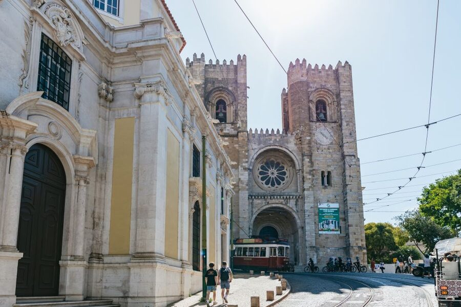 Vadio: Lisbon Old Town Private Tuk Tuk Tour - Graça Historic District: old streets, photo chances, and quick perspective shifts
